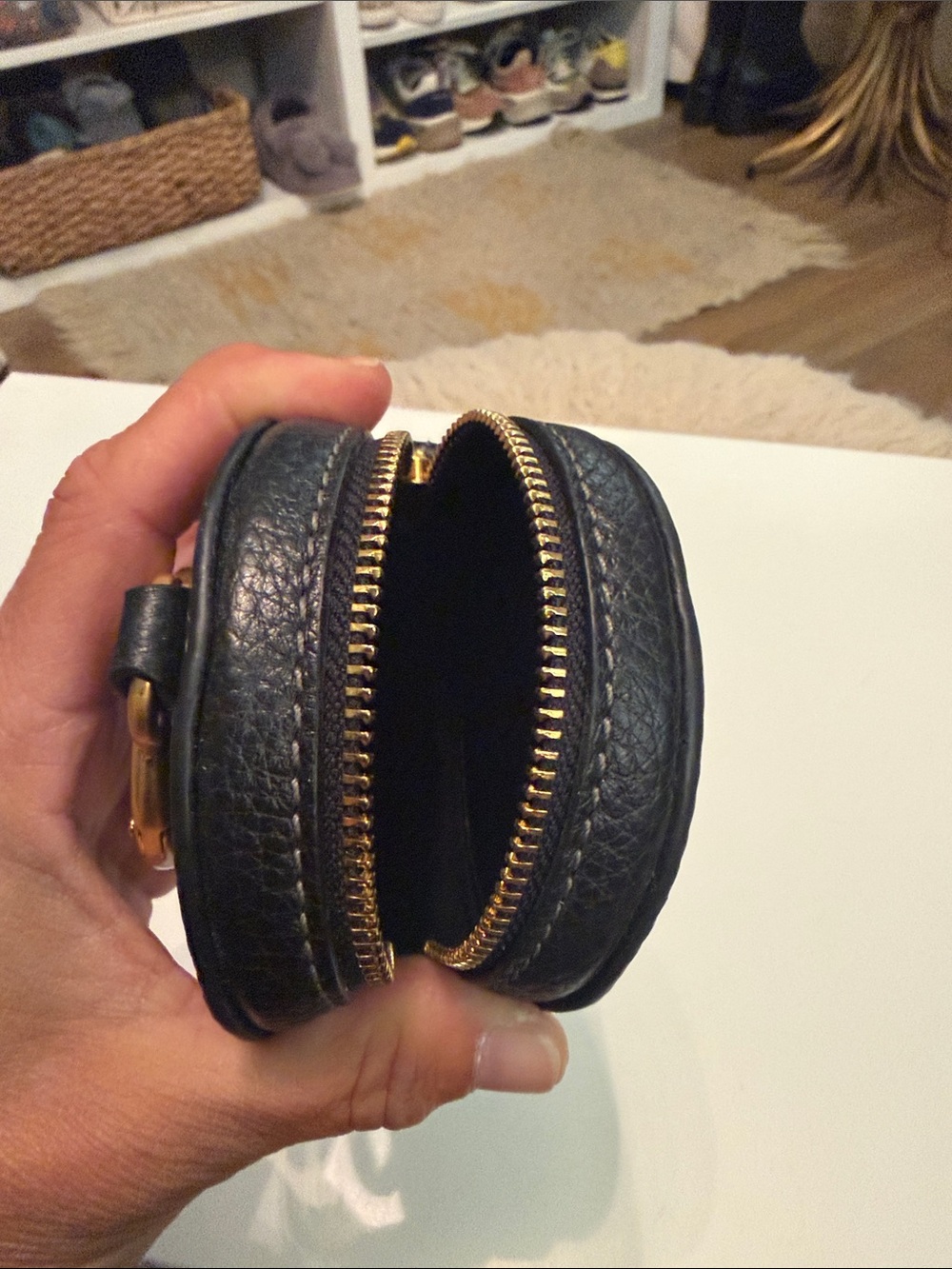 Tory Burch Black Pebbled Leather Round Coin Case with Gold Ring - Picture 3 of 3